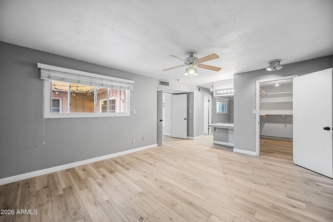 Building Photo - 5945 E Thomas Rd