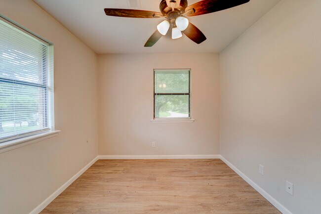 Building Photo - 6461 N Double Springs Rd