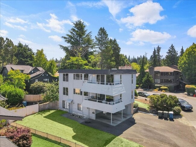 Building Photo - 561 Elm Way