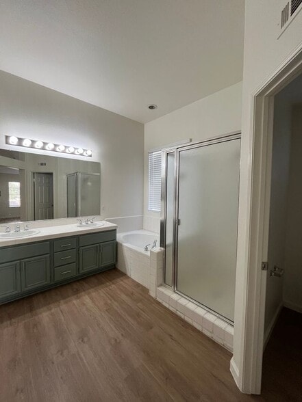 Building Photo - 10980 Santa Barbara Pl