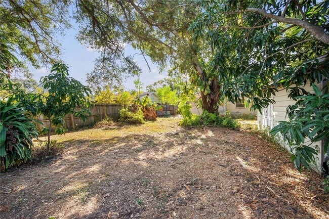 Building Photo - 3909 W Iowa Ave