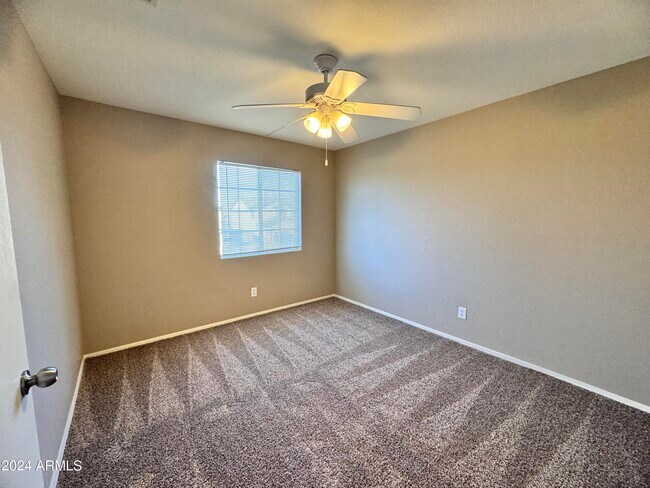 Building Photo - 10453 N 76th Dr