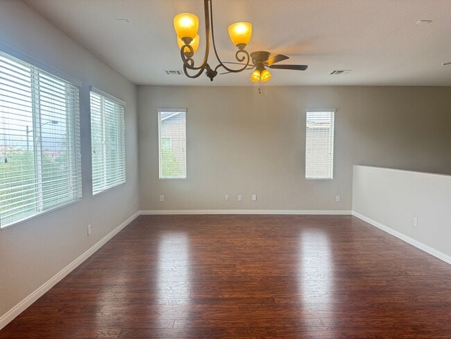 Building Photo - Adorable 3-Bed, 3-Bath Home in Gated Commu...