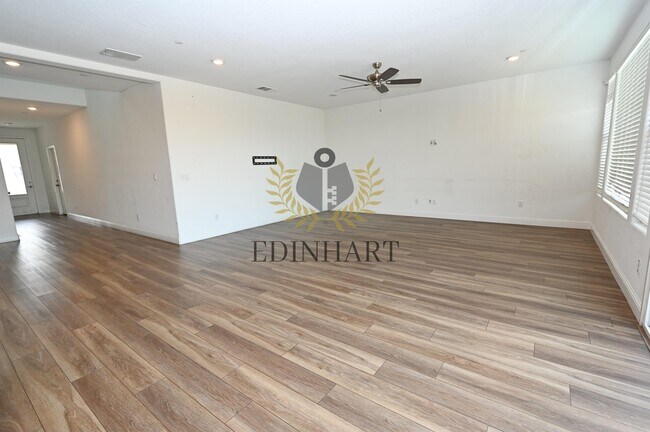 Building Photo - 177 N Laverne Ave