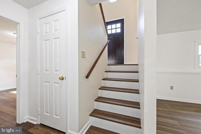 Building Photo - 136 Nightingale Ave