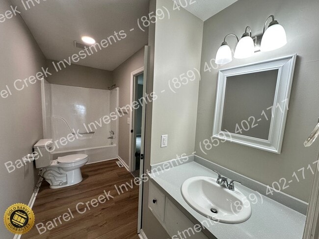 Building Photo - 2-Bed 1.5-Bath Townhome