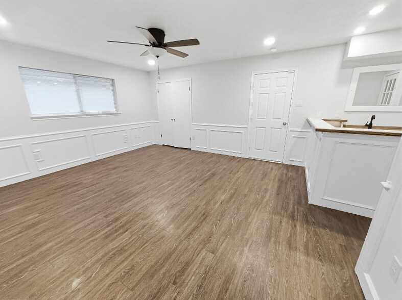 Building Photo - 2409 Castle St