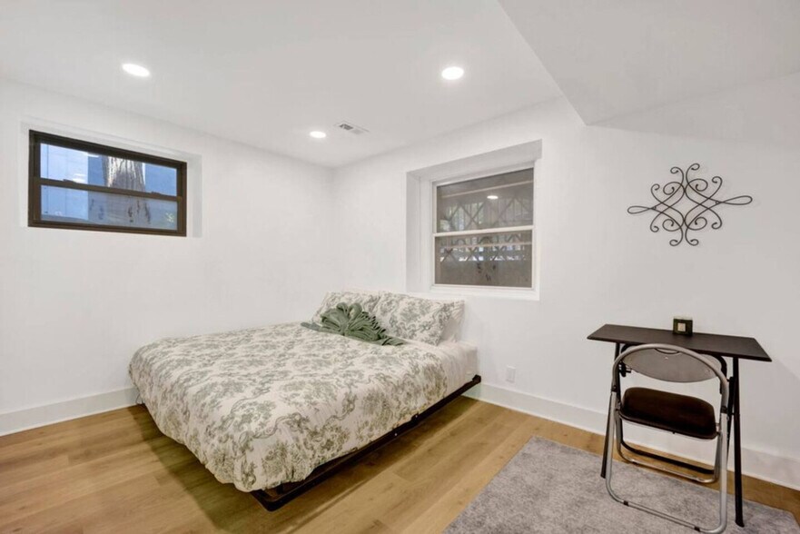 Building Photo - 503 W Wrightwood Ave