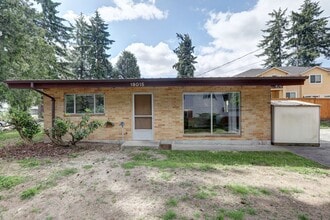 Building Photo - Quiet Neighborhood Forest Like Setting. Gr...