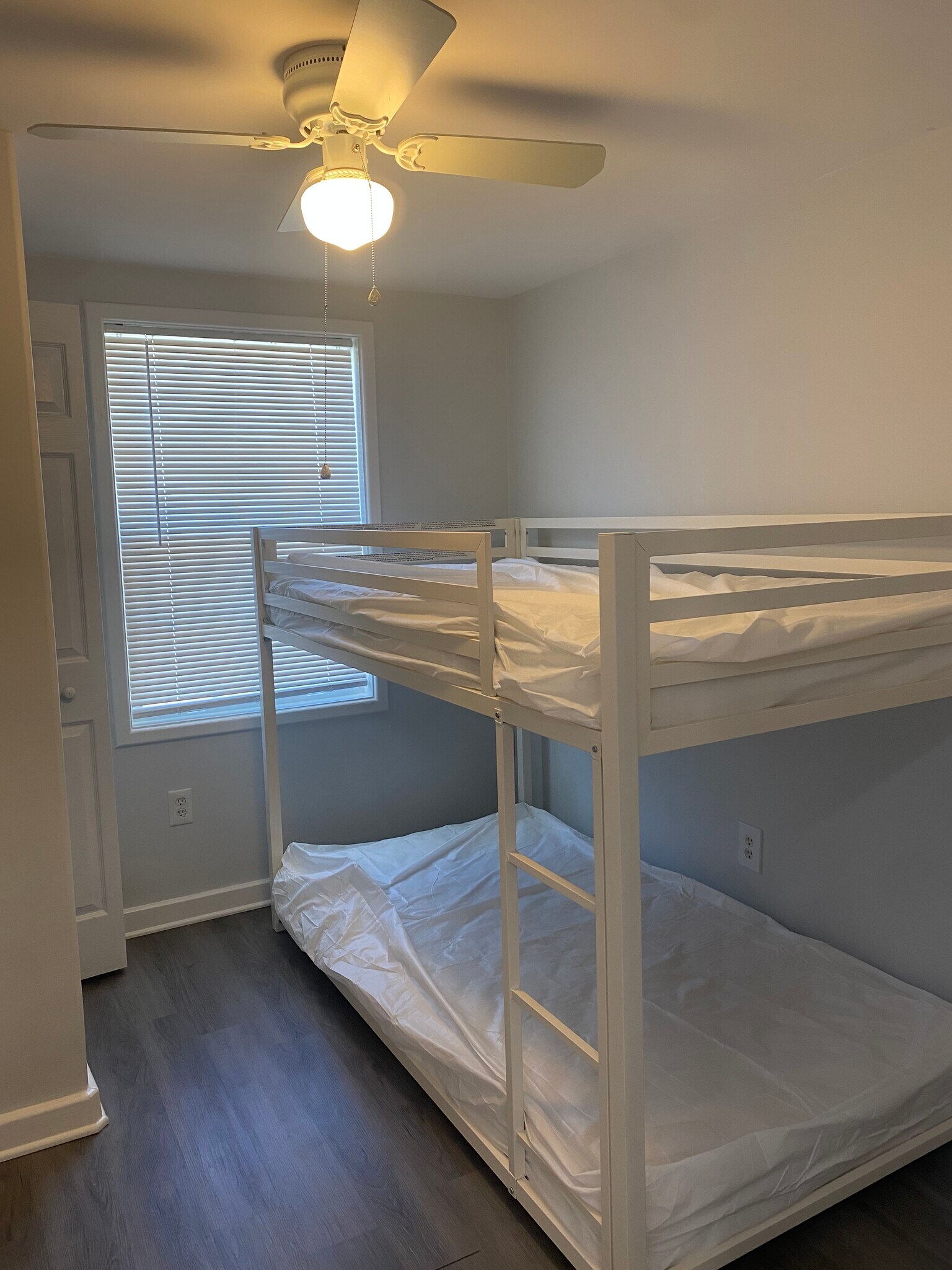 Building Photo - 516 36th Ave N