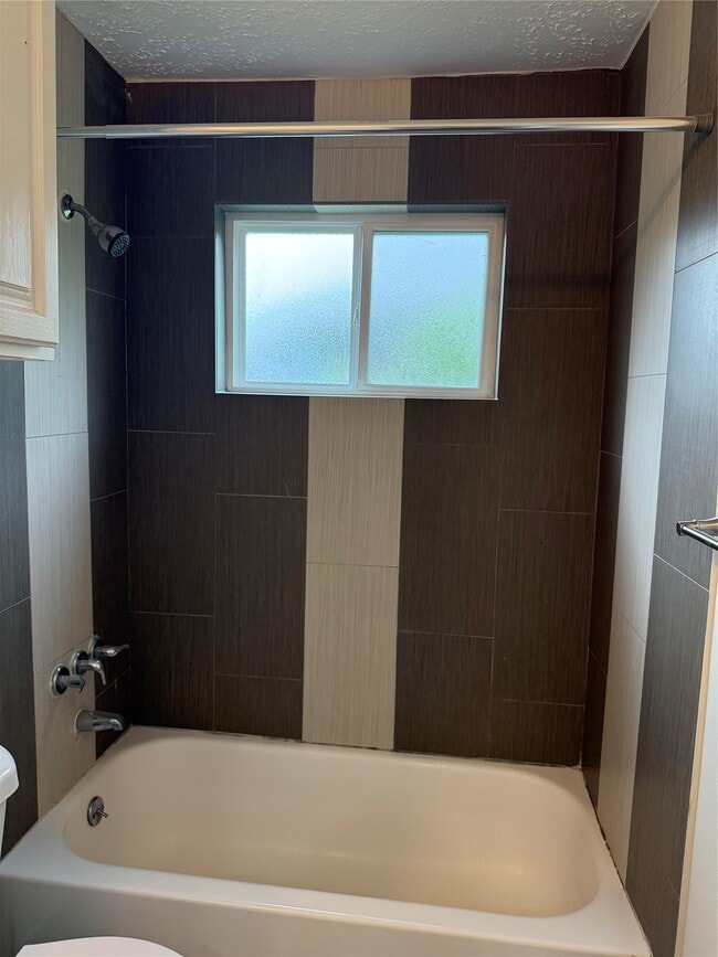 Building Photo - 2318 Aprilmont Dr