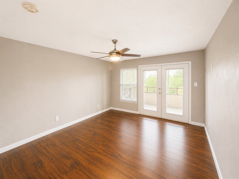 Building Photo - 746 Haven Ln