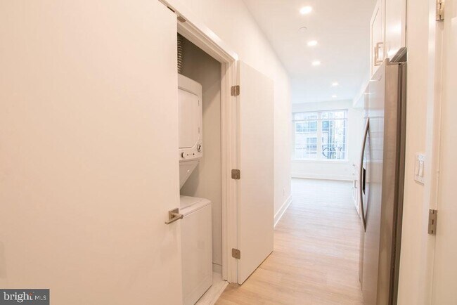 Building Photo - 1324 Frankford Ave