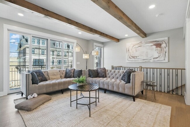 Building Photo - Luxurious, Fully Furnished Townhome       ...