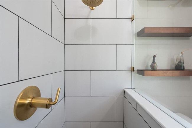 Building Photo - 905 E 22nd Ave.