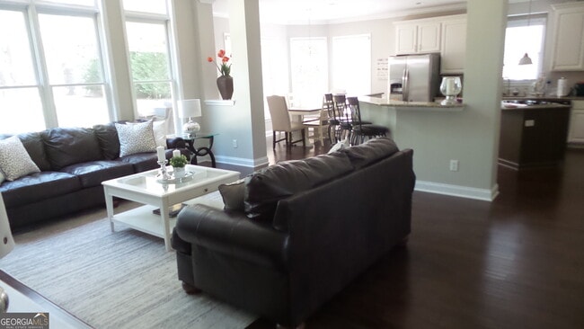 Building Photo - 206 Lake Forest Dr