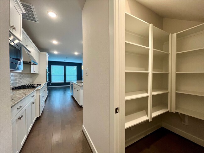 Building Photo - 23707 Montclair Forest Trl