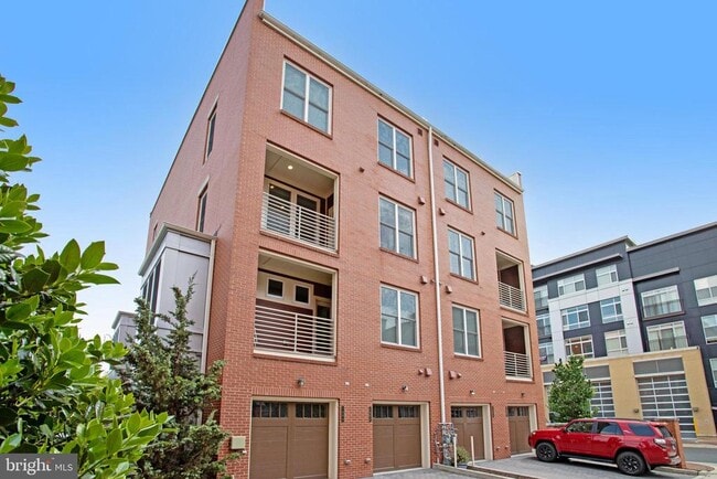 Building Photo - 1804 Potomac Ave