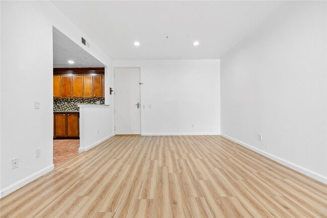 Building Photo - 16940 Chatsworth St