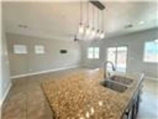 Building Photo - spacious 4 bedroom 2.5 bath home