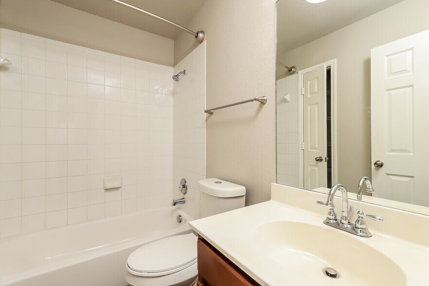 Building Photo - 255 Limestone Creek