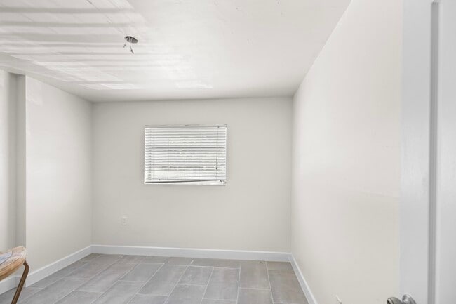 Building Photo - 1882 SW 17th Ave