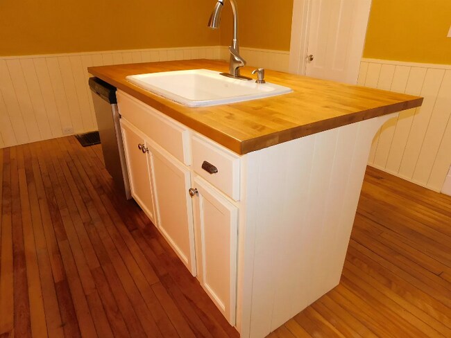 Building Photo - 46 Kingsley Ave