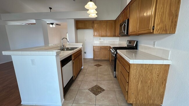 Building Photo - (APPLICATION PENDING) East Lancaster Home