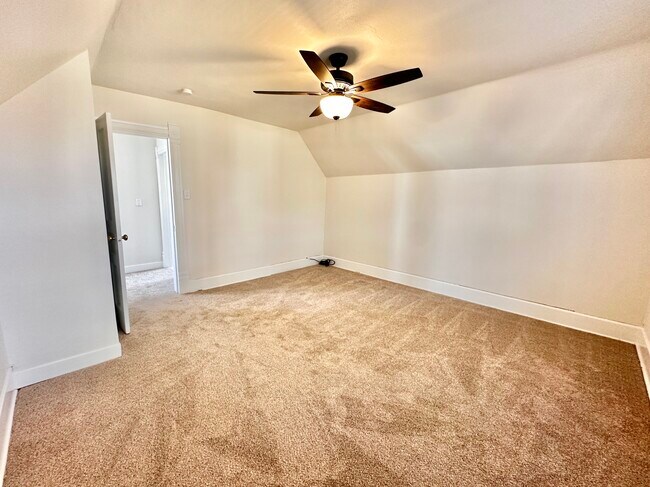 Building Photo - 1008 Giles St