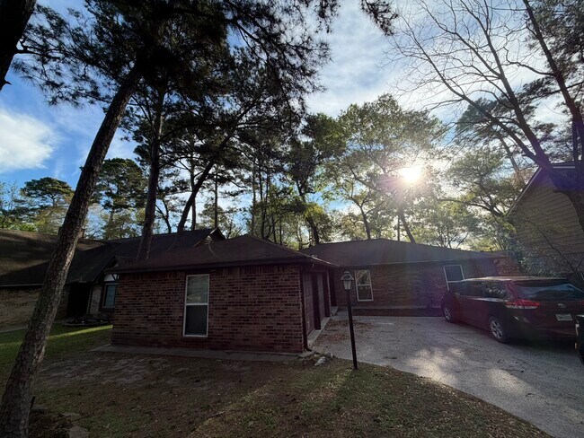 Building Photo - 70 Brookflower Rd