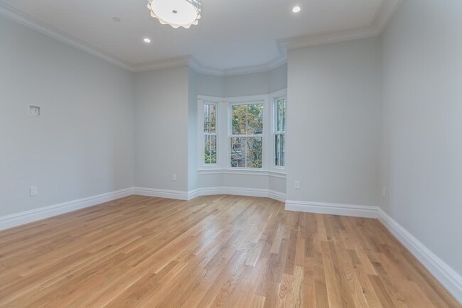 Building Photo - 131 W Newton St