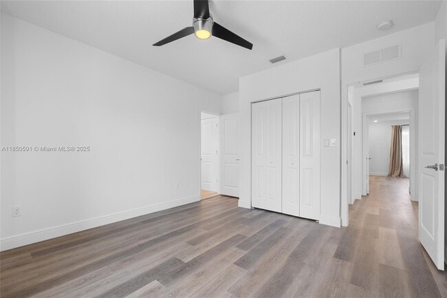Building Photo - 4048 Veleiros Ave