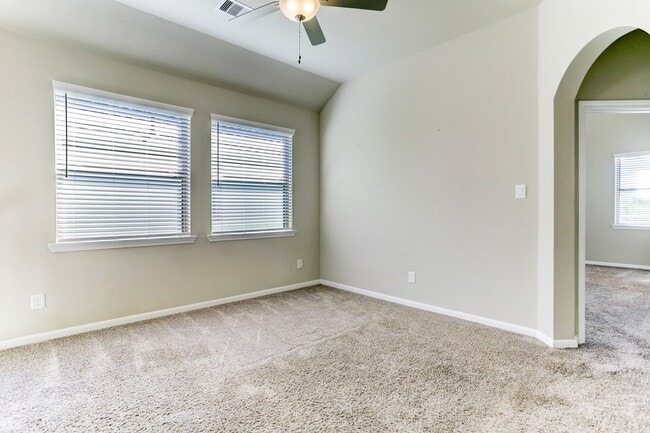 Building Photo - 2527 Terrace Point Dr