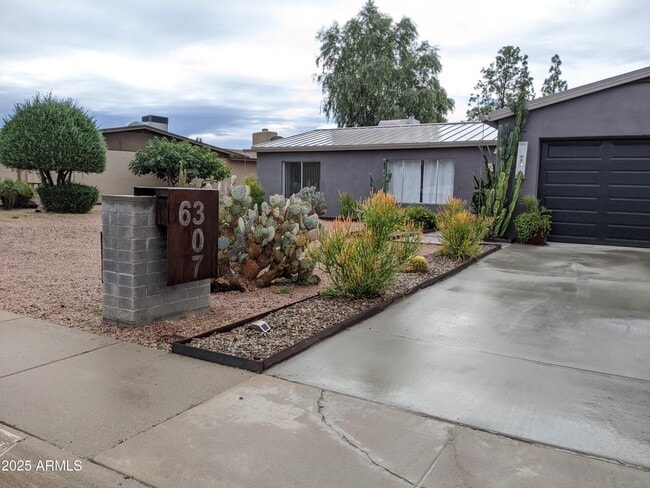 Building Photo - 6307 E Gelding Dr