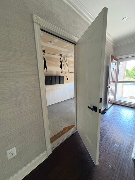Building Photo - 906 Blue Meadow Dr