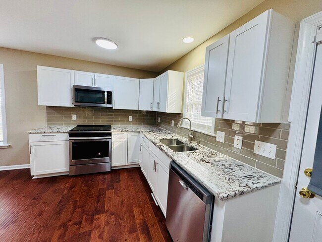 Building Photo - Short term lease available!