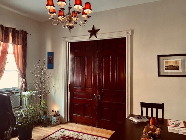 Building Photo - 50 York St