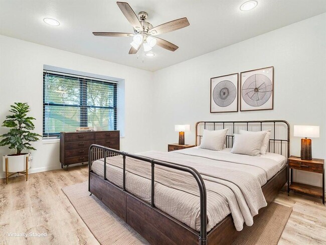Building Photo - 8305 Summer Side Dr