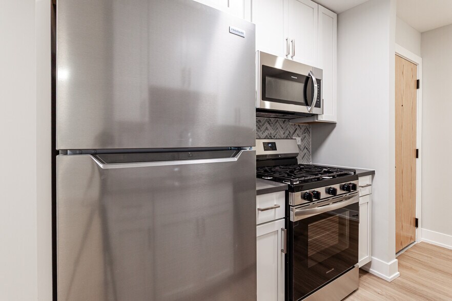 Building Photo - 520 W Aldine Ave