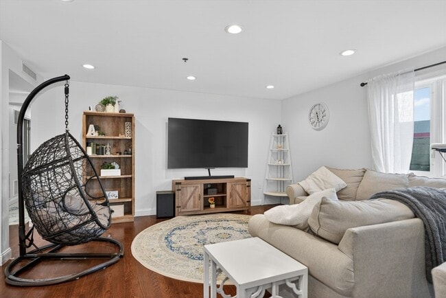 Building Photo - 24 Arsenal St