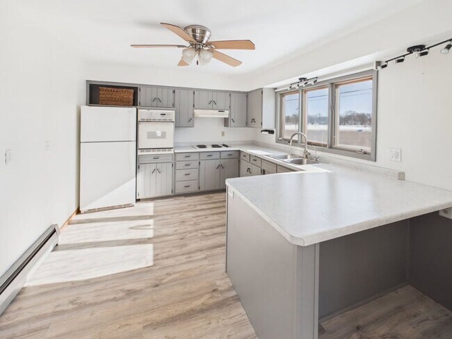 Building Photo - 1004 31st Ave N