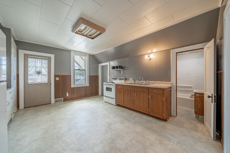 Building Photo - 1343 1/2-1343 1/2 W Washington St