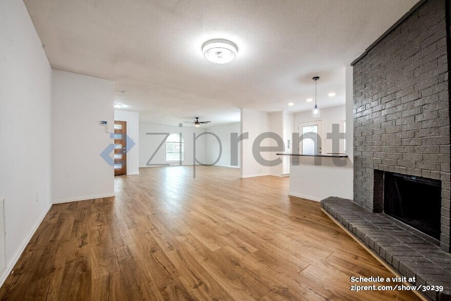 Building Photo - Unit