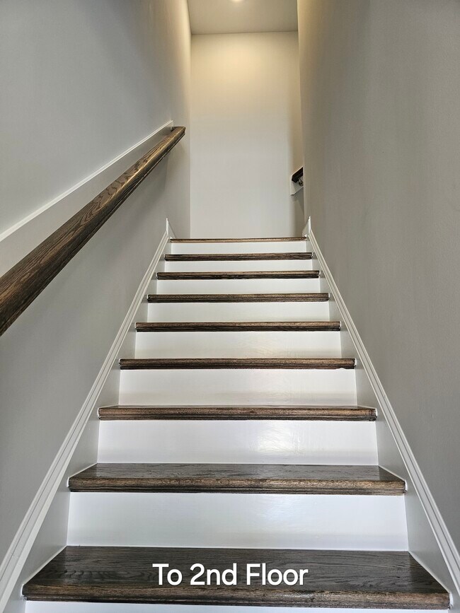 Building Photo - 589 Forestville Rd