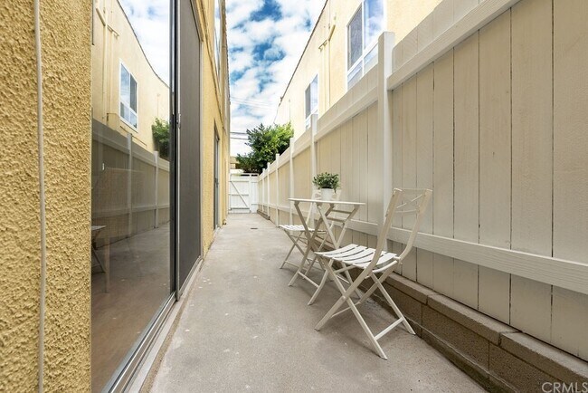 Building Photo - MR0021 (RUBS)