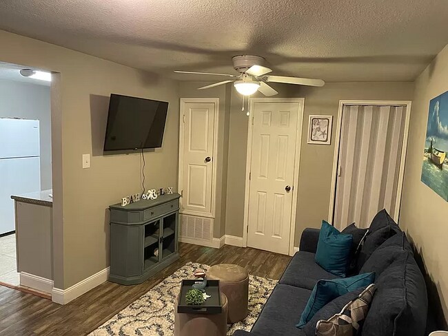 Building Photo - 313 Texas Ave