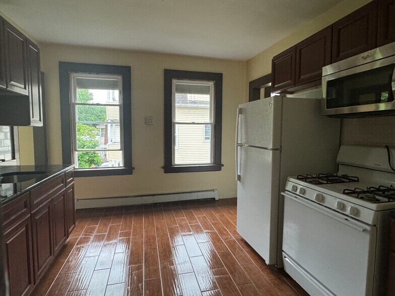 Kitchen - 2436 E Main St