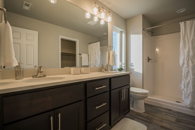 Building Photo - Quiet, clean and peaceful! Welcome home!