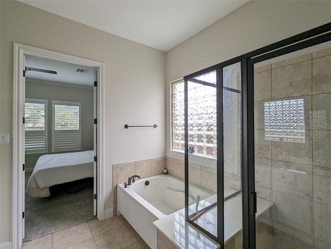 Building Photo - 10005 Ivalenes Hope Dr