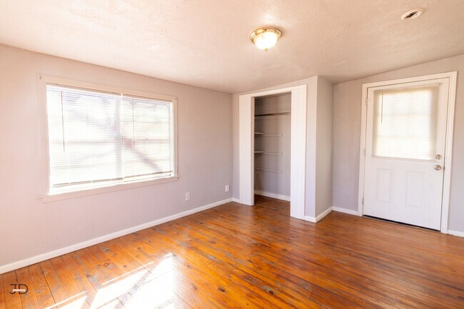 Building Photo - 6745 Southwest Pkwy